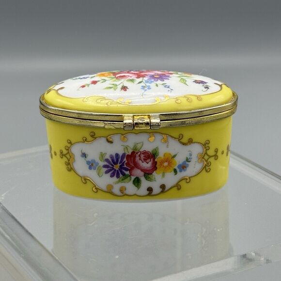 Vtg Oval Yellow Floral Hinged Trinket Pill Box Butterfly Clasp Unmarked Spring - Picture 9 of 10